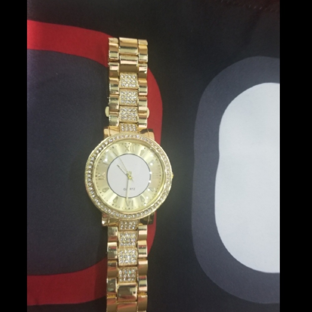 Golden wrist watch 💎